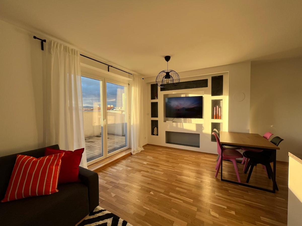 Penthouse Near Central Station With Free Parking Vienna Exterior photo