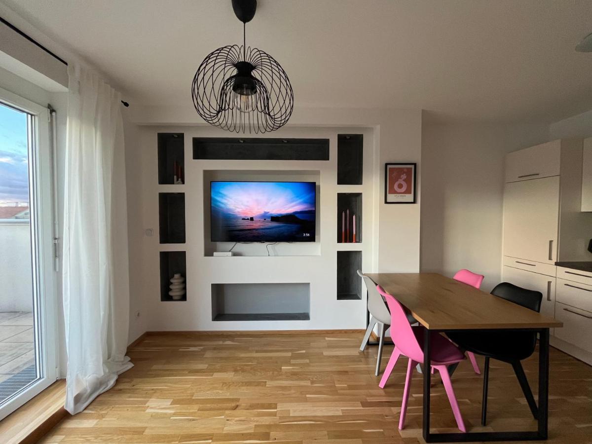 Penthouse Near Central Station With Free Parking Vienna Exterior photo